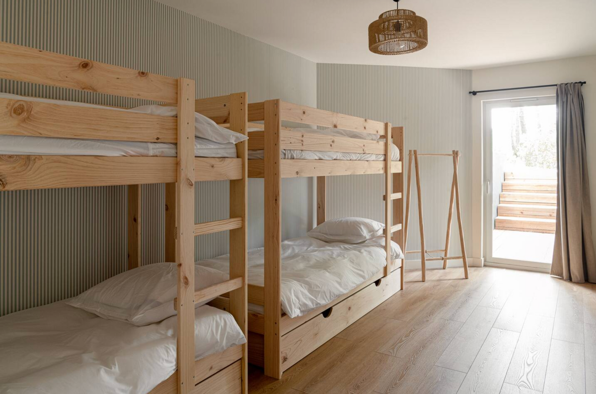 🌺 Chambre partagée – Lit simple dortoir (SDB commune)