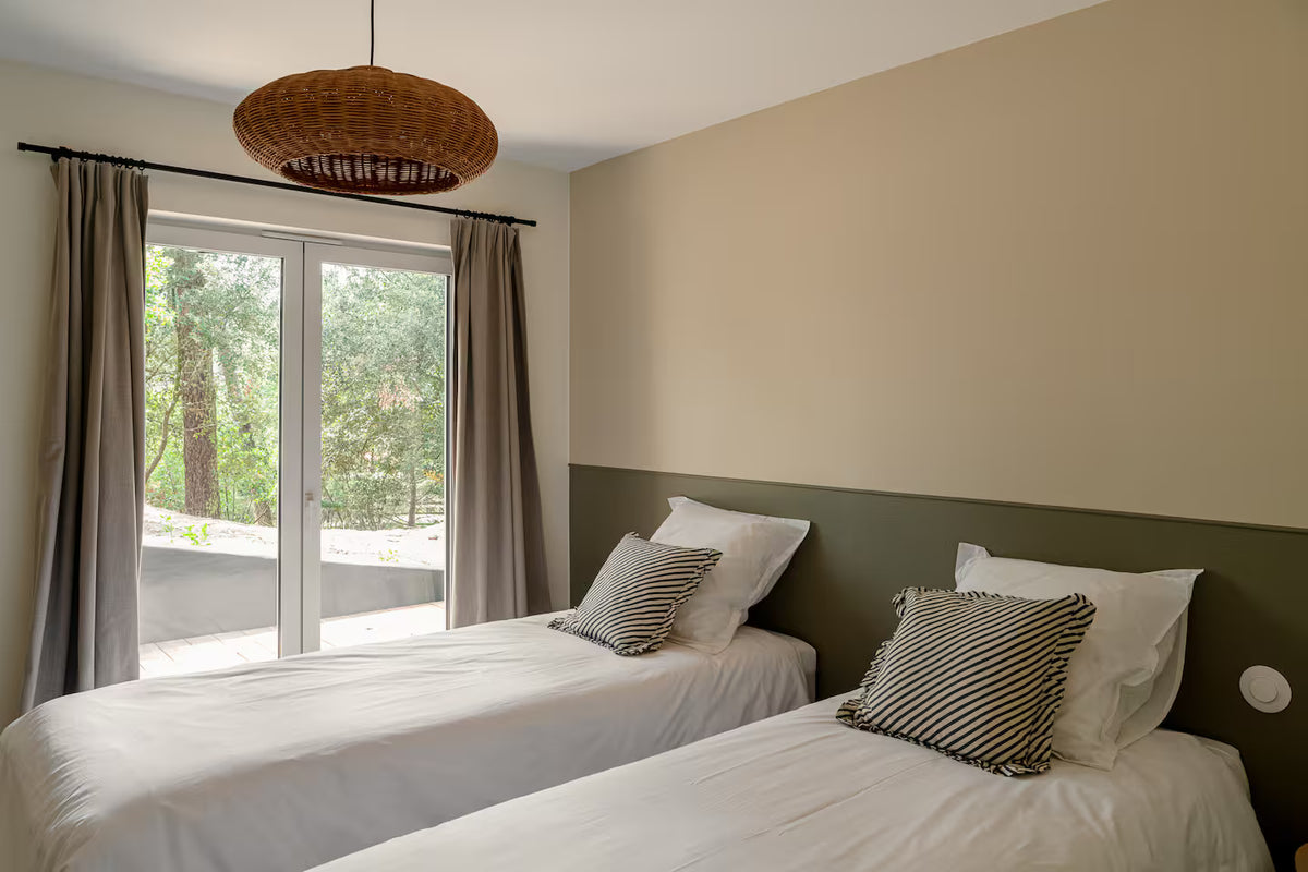 🌹 Chambre partagée – Lit simple (SDB commune)